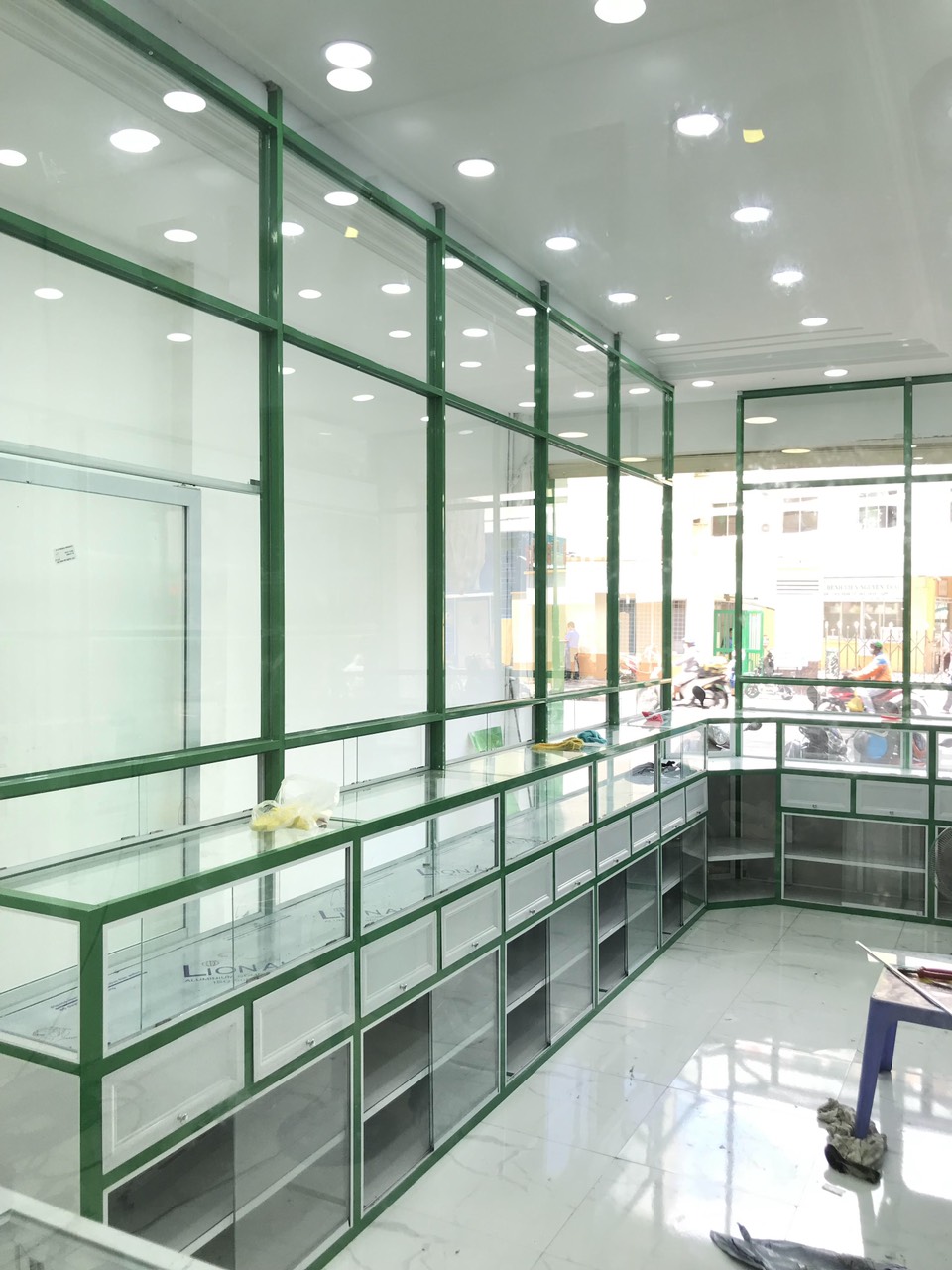 Tủ Quầy Thuốc Cao Cấp Quận 12: Giải Pháp Hoàn Hảo từ Nhôm Kính Đại Lộc Phát