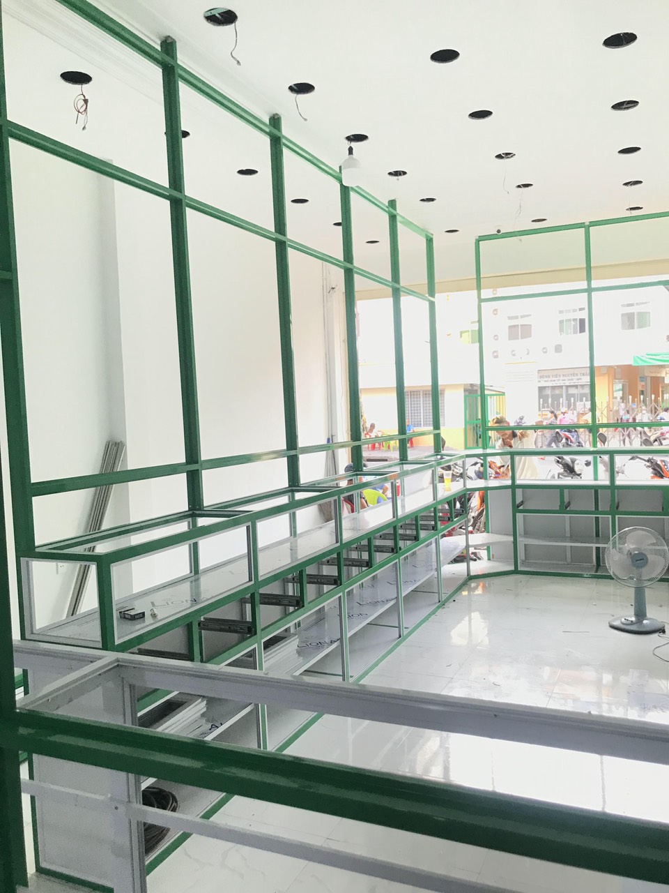 Lắp Đặt Tủ Nhôm Kính Thuốc Tây Tại TP. Hồ Chí Minh - Nhôm Kính Đại Lộc Phát