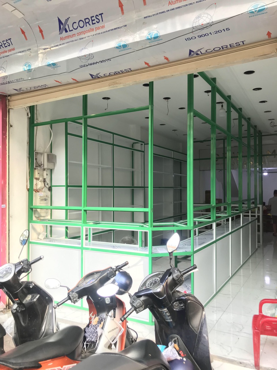 Lắp Đặt Tủ Nhôm Kính Thuốc Tây Tại TP. Hồ Chí Minh - Nhôm Kính Đại Lộc Phát